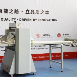 Automatic Flour Sprinkling Puff Pastry Sheeter Dough Laminating Machine for Bakery Processing
